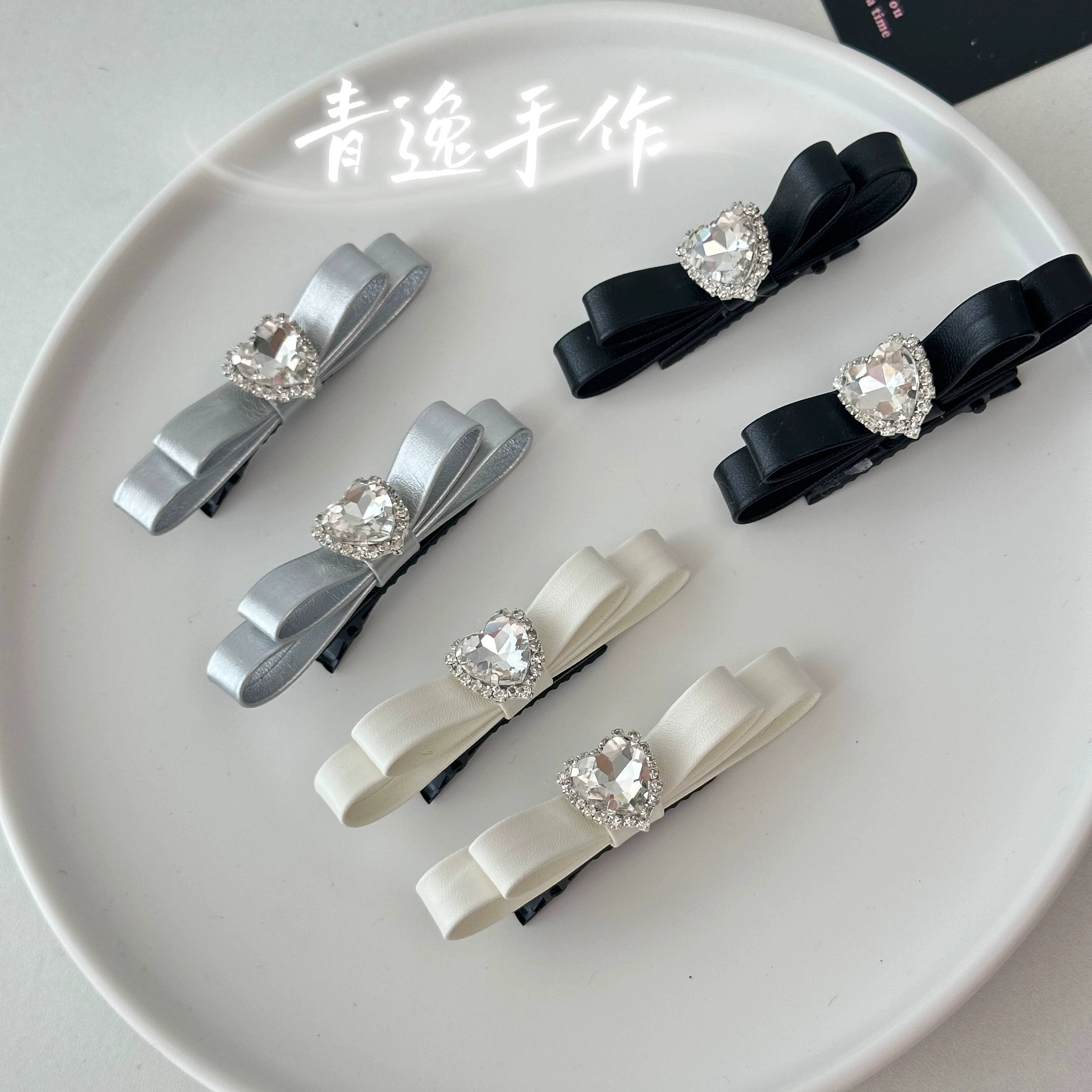 Hair Clips - กิ๊บติดผมรูปหัวใจประดับเพชรแบบลูกไม้สไตล์ Landmine พร้อมโบว์สองชั้น กิ๊บติดผมหน้าม้าแบบนิช น่ารักสำหรับสาวๆ สไตล์
